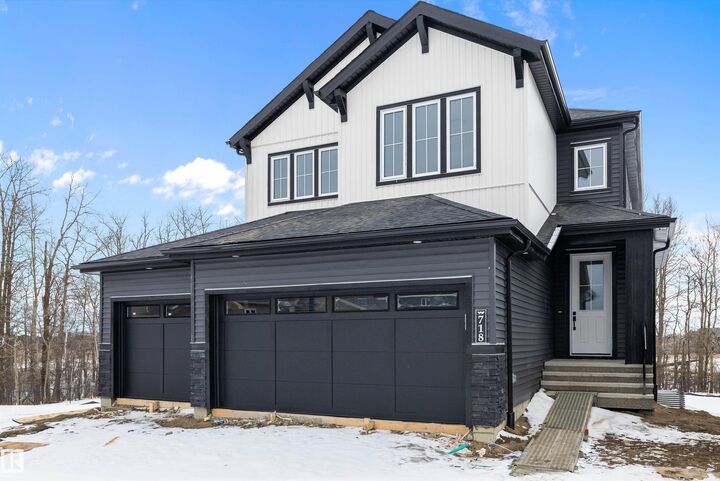 Property Photo:  718 Elderberry Close NW  AB T6M 3J6 
