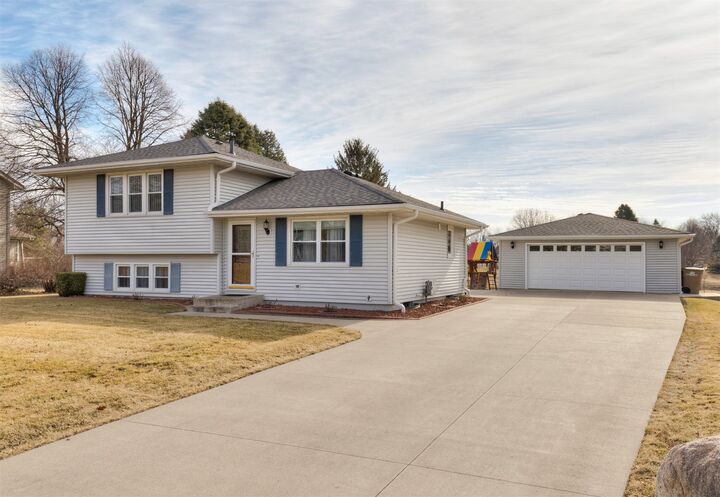 Property Photo:  315 10th Avenue NW  IA 50009 