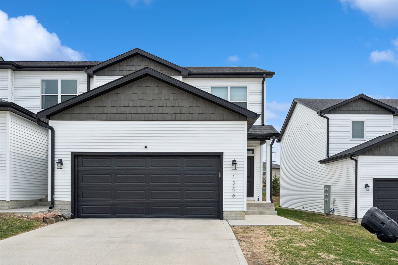 Property Photo: 1206 E 28th Street IA 50211