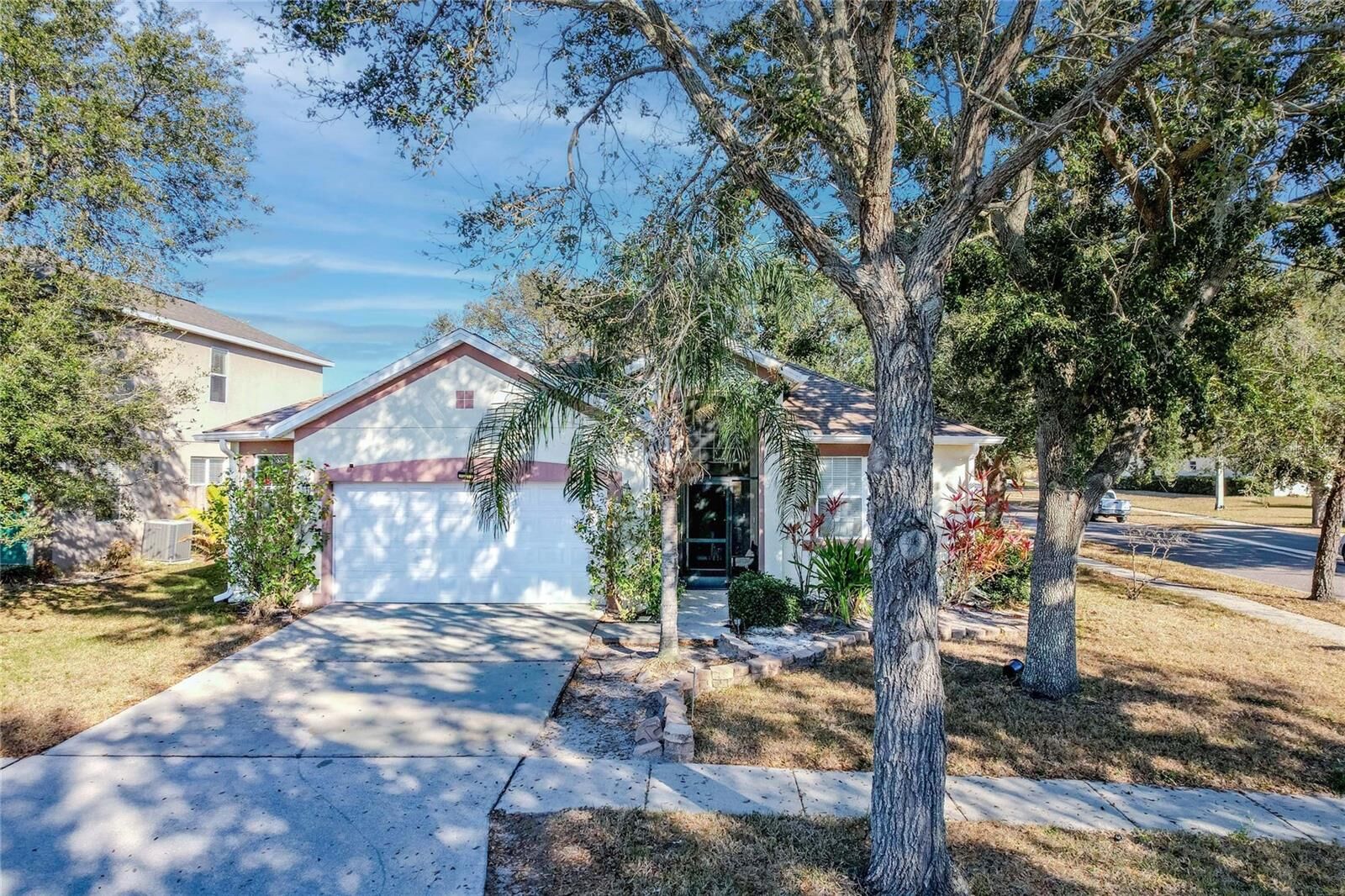 Property Photo:  6803 Guilford Crest Drive  FL 33572 