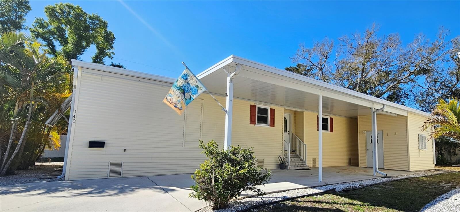 Property Photo:  140 Southwinds Drive  FL 34231 