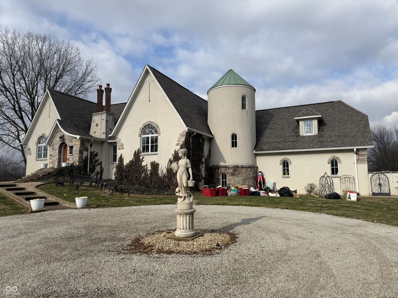 Property Photo: 1646 E 600 N IN 46184