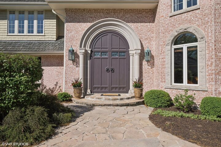 Property Photo:  33 Ketterling Court  IL 60010 