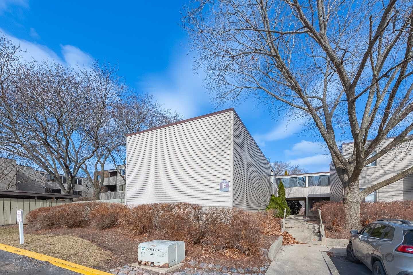 Property Photo:  1840 W Highland Avenue E-105  IL 60123 