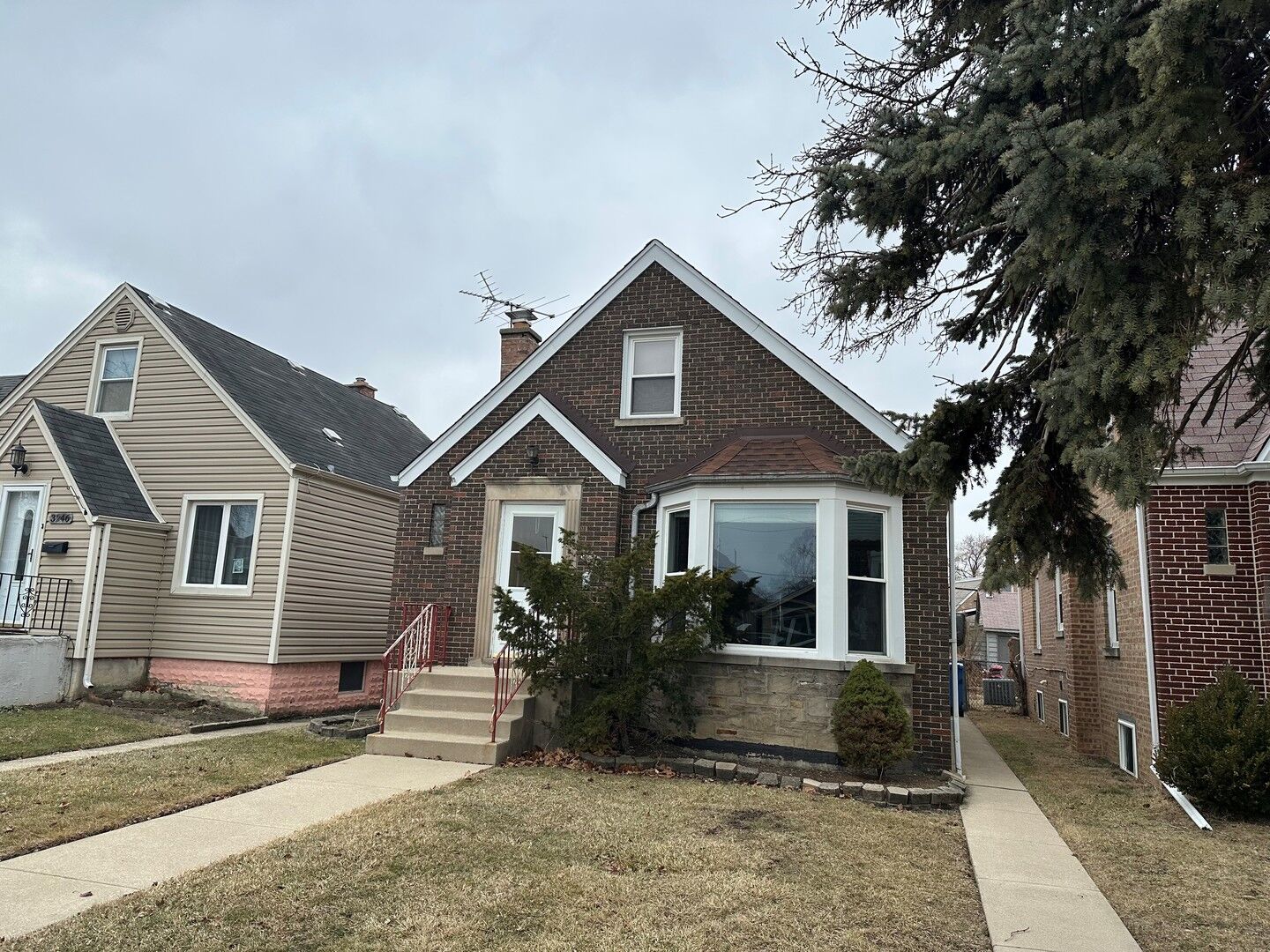 Property Photo: 3250 N Olcott Avenue IL 60634