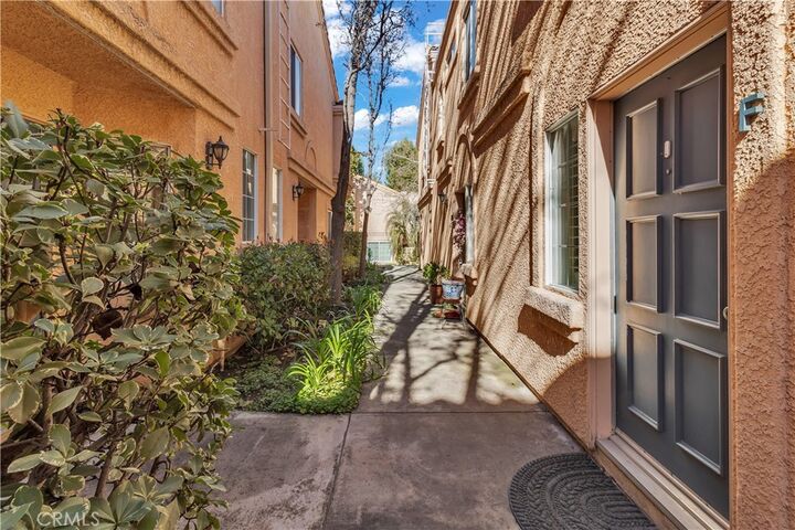 Property Photo:  25144 Steinbeck F  CA 91381 