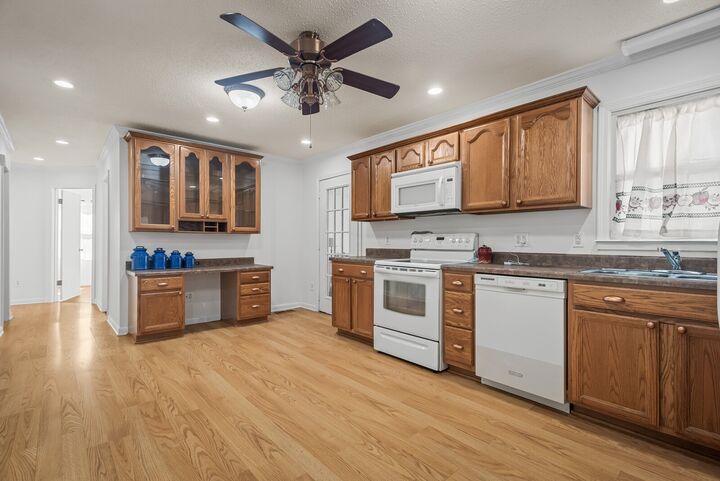 Property Photo:  140 Lakeside Dr  TN 38401 