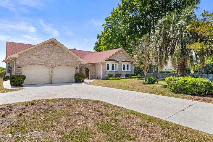Property Photo:  995 Chadwick Shores Drive  NC 28460 