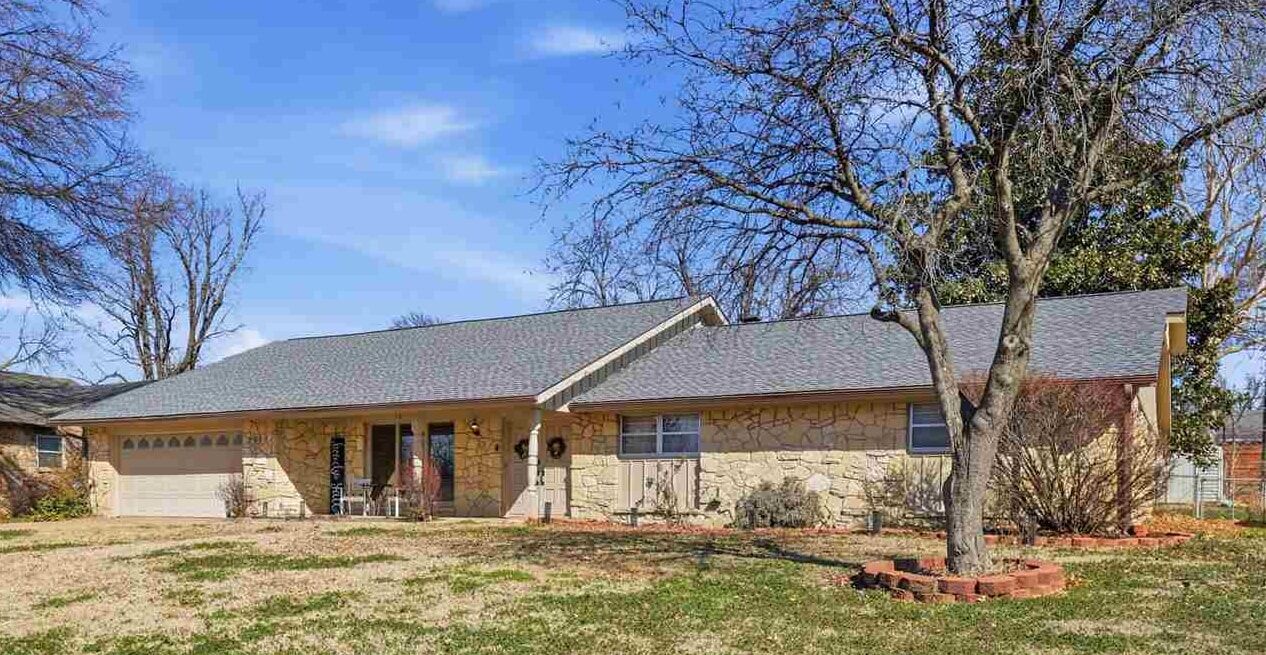 Property Photo:  2017 El Camino  OK 74604 