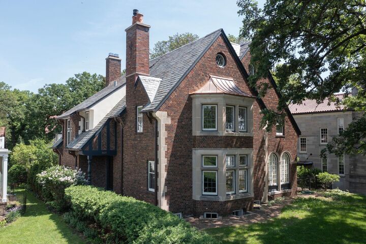 Property Photo:  2635 Newton Avenue S  MN 55405 