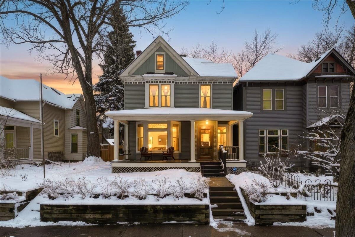 Property Photo:  674 Holly Avenue  MN 55104 