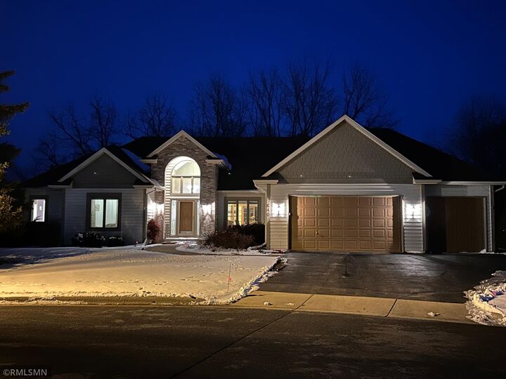 Property Photo: 640 S Park Court MN 55033