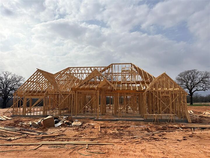 Property Photo: 122 Guynell Ridge TX 76234