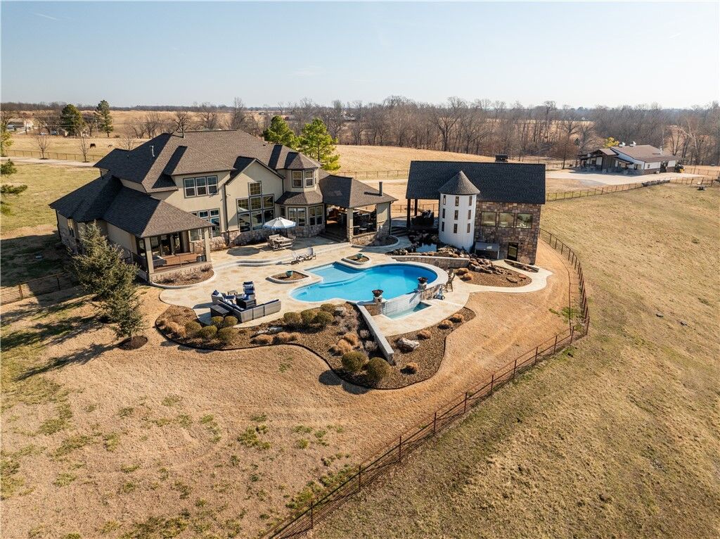 Property Photo:  887 1st Avenue  AR 72734 