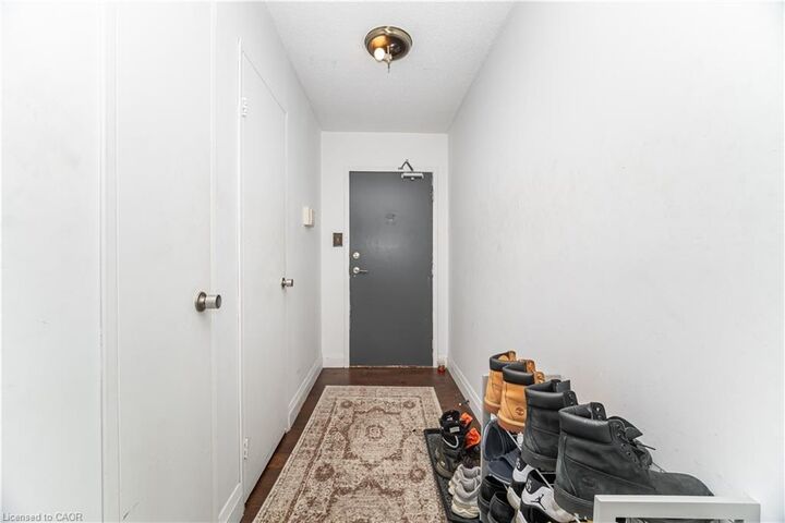 Property Photo:  1580 Mississauga Valley Boulevard 1901  ON L5A 3T8 