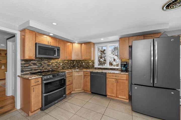 Property Photo:  5 Cobblers Ln  MA 01938 