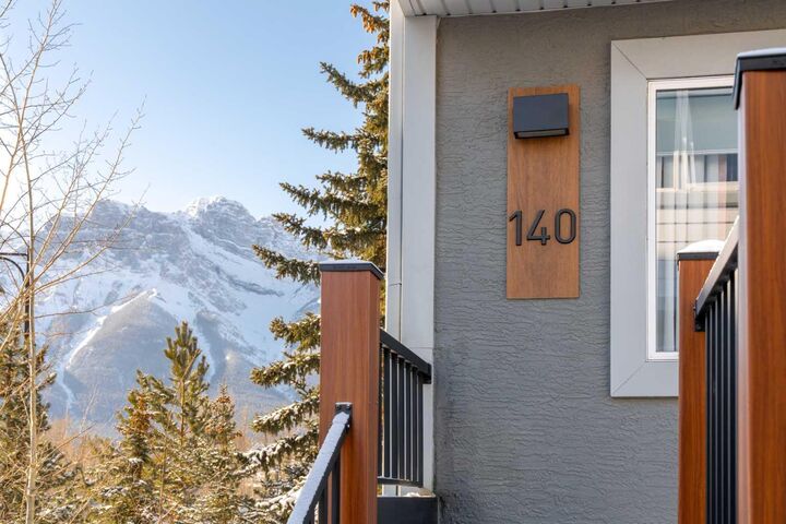 Photo de la propriété:  1202 Bow Valley Trail 140  AB T1W 1N6 