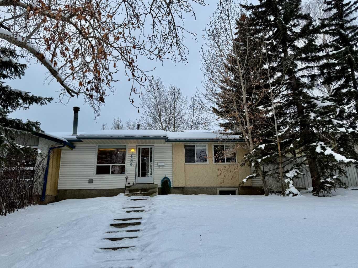 Property Photo:  439 Ranchview Court NW  AB T3G 1A7 