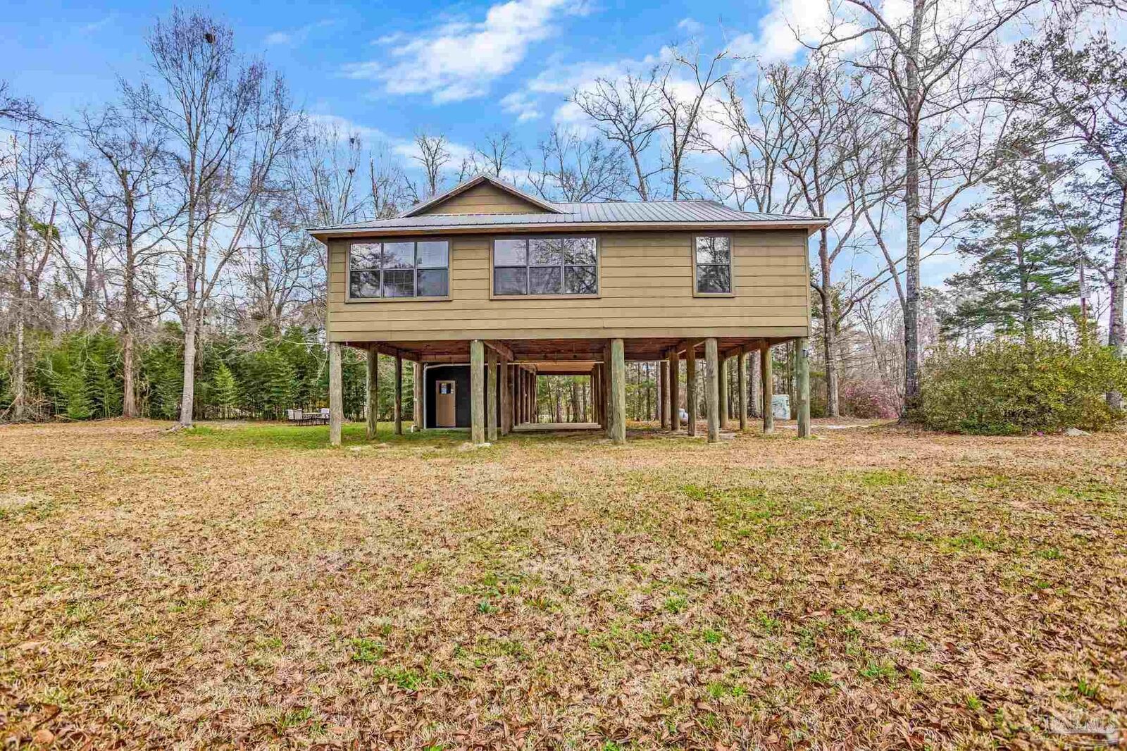 Property Photo:  1002 Daffin Rd  FL 32577 