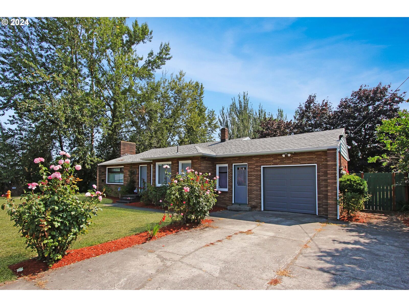 Property Photo:  450 SE Hogan Rd  OR 97080 