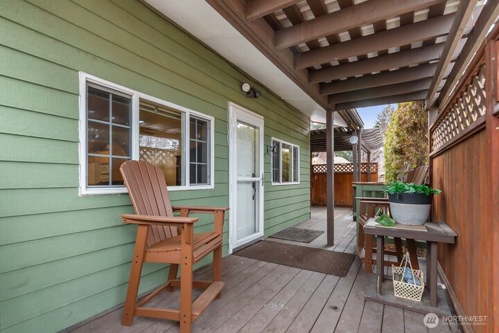 Property Photo: 1134 Barton Square WA 98802
