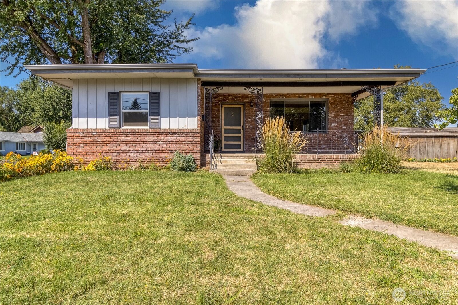 Property Photo: 226 SW Davis Avenue WA 99324