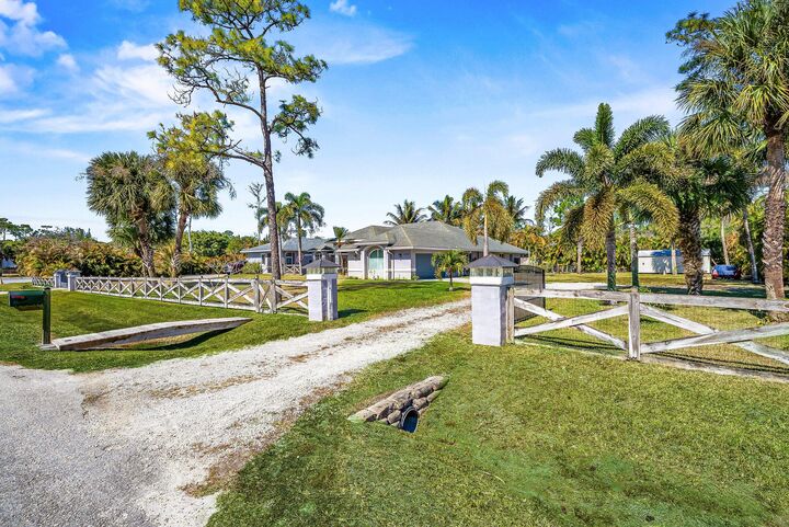 Property Photo:  15929 86th Road N  FL 33470 