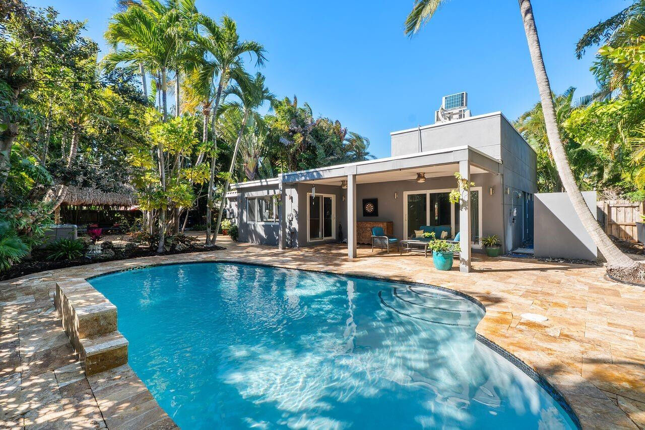 Property Photo:  2716 NE 10th Terrace  FL 33334 