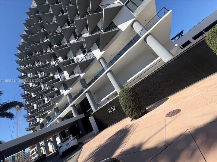 Property Photo:  5252 NW 85th Ave 602  FL 33166 