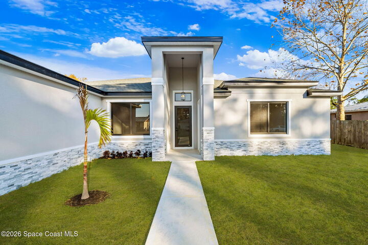 Property Photo: 825 Tejon Avenue SW FL 32908