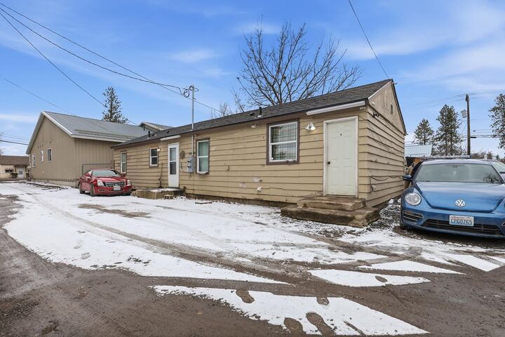 Property Photo:  321 E Grace St  WA 99022 