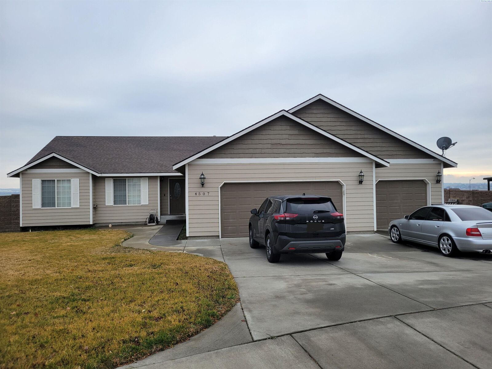 Property Photo:  4507 Sedona Dr  WA 99301-8194 