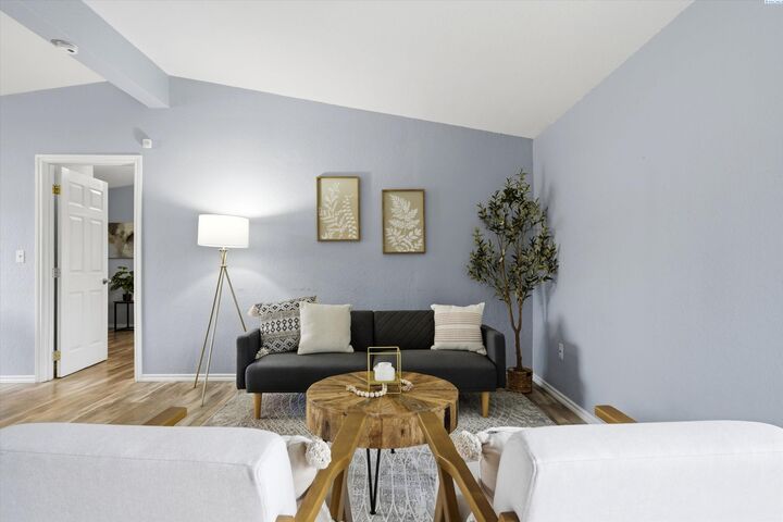 Property Photo: 6814 W Victoria Ave WA 99336