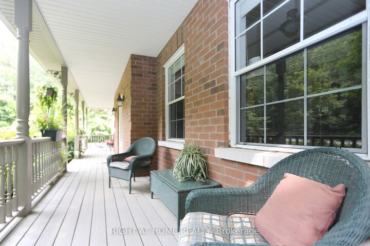 Property Photo: 2 Oakview Place ON L9P 0L1