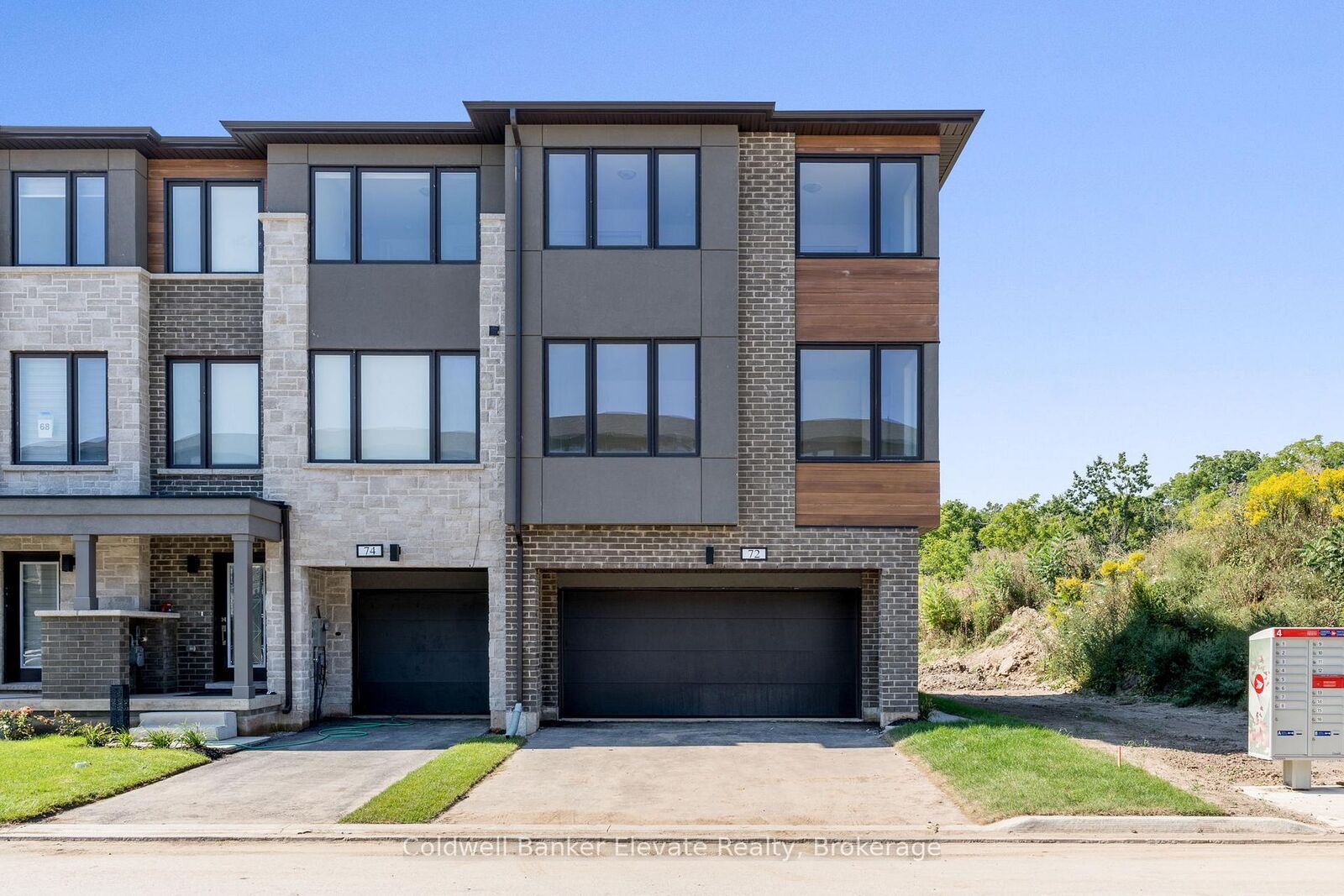 Property Photo: 72 Windtree Way ON L7G 0P6