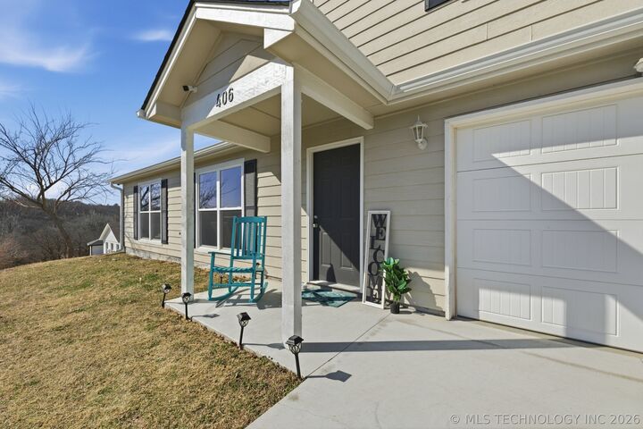 Property Photo:  406 Oak Hill Circle  OK 74041 