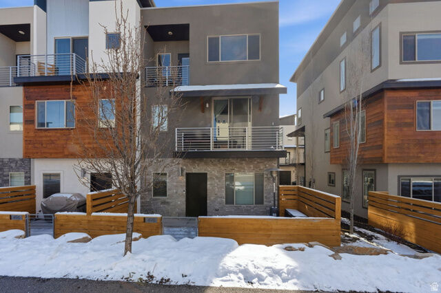 Property Photo:  498 W 2200 N  UT 84041 