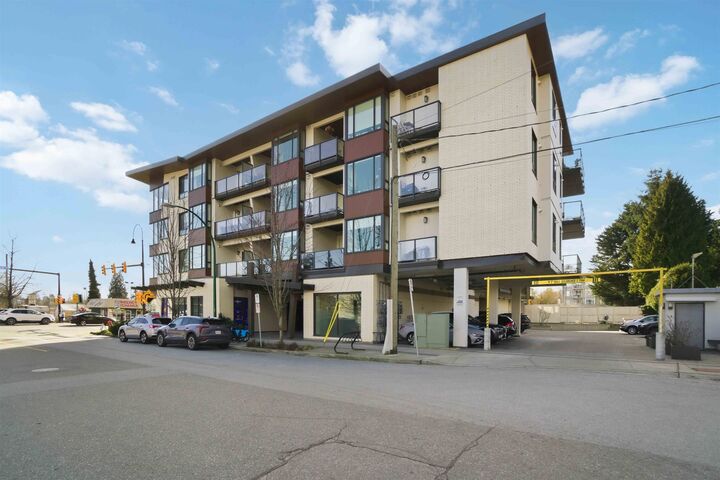 Property Photo: 1633 Tatlow Avenue 204 BC V7P 2Z8