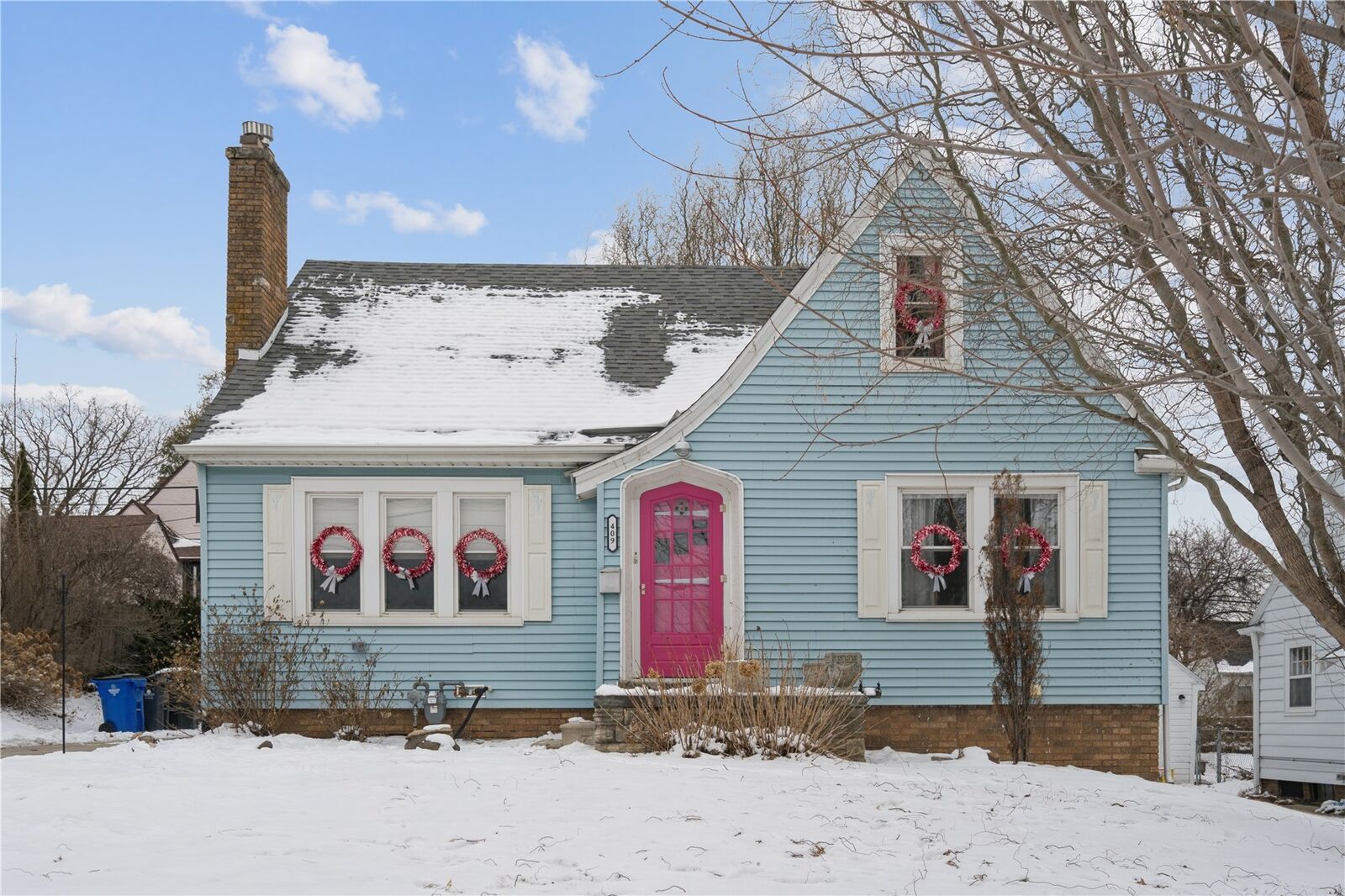 Property Photo:  409 20th Street NE  IA 52402 