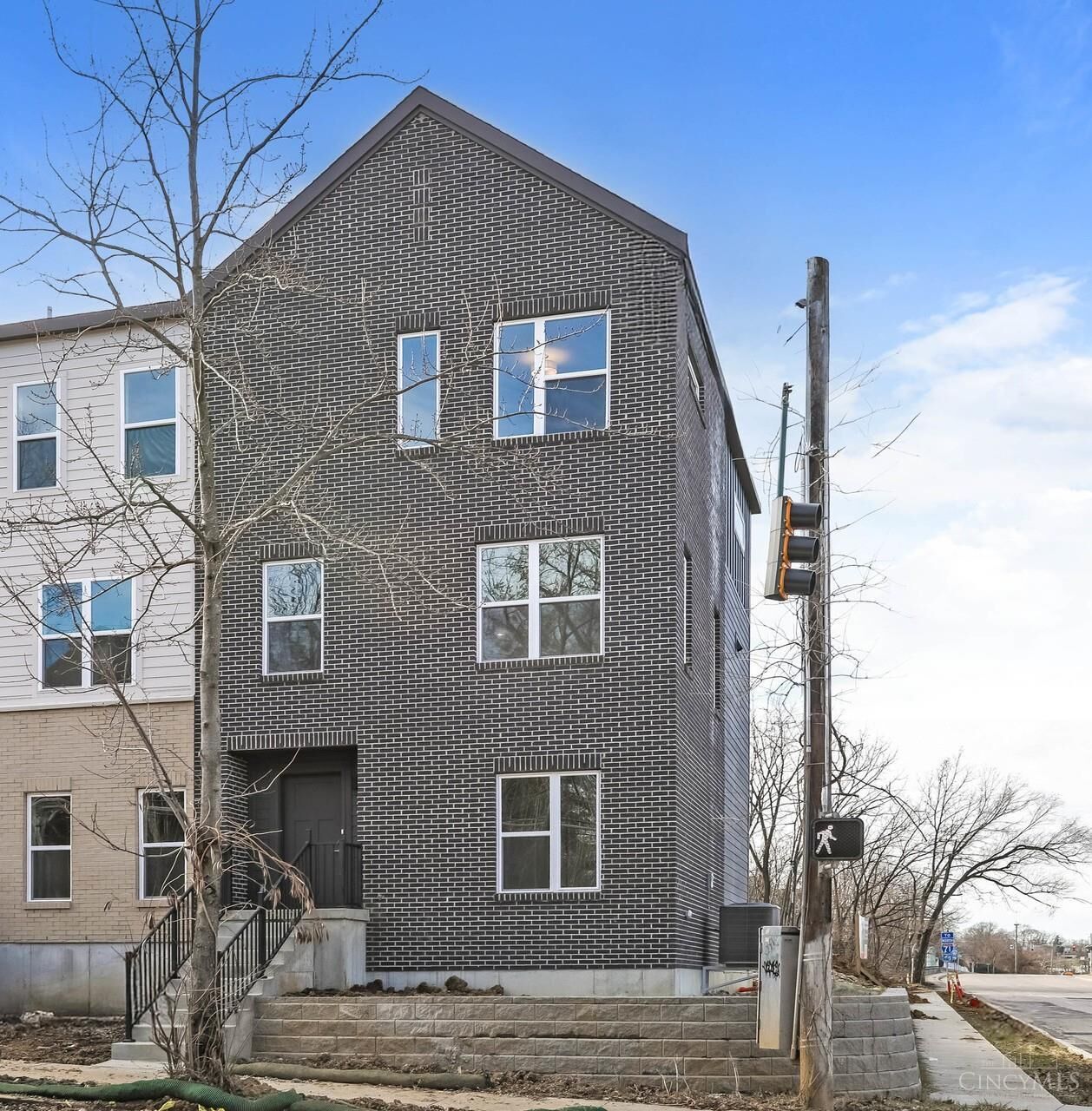 Property Photo:  2611 May Street  OH 45206 