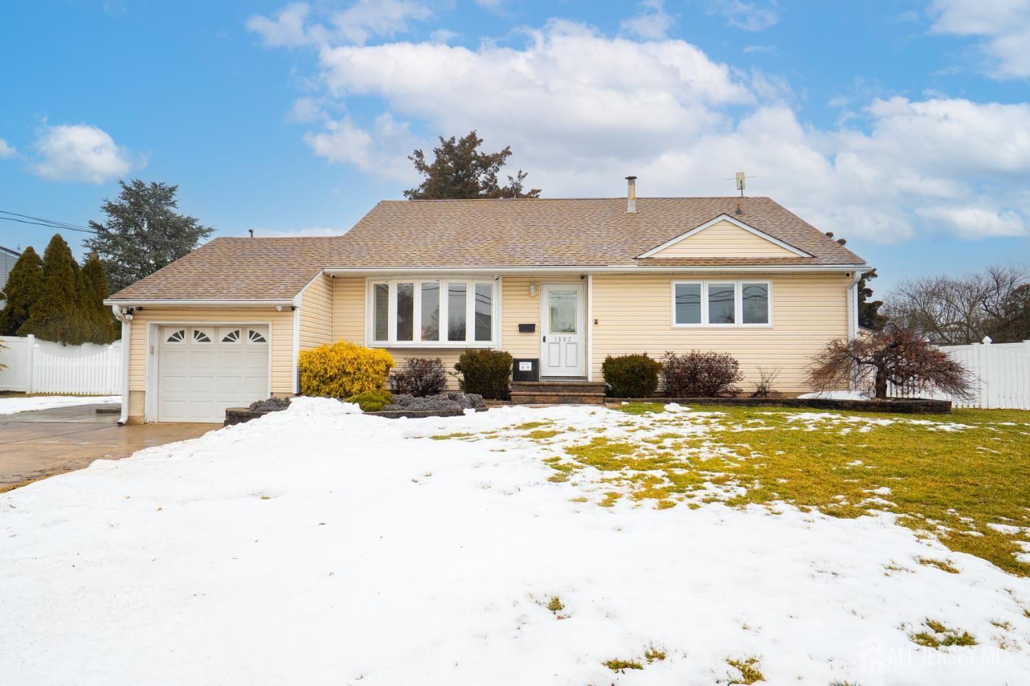 Property Photo:  1397 Seminole Road  NJ 08902 
