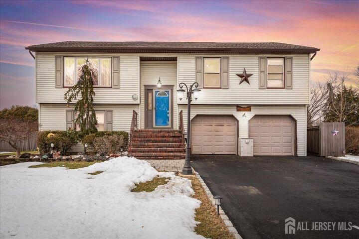 Property Photo:  15 Erin Lane  NJ 08857 