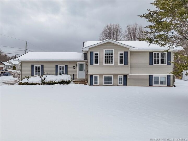 Photo de la propriété:  27 Baldwin Street  NB E3C 1C1 