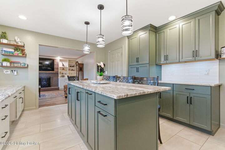 Property Photo:  815 Vannah Ave  KY 40223 