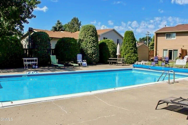 Property Photo:  219 Denver Avenue W  ND 58504 