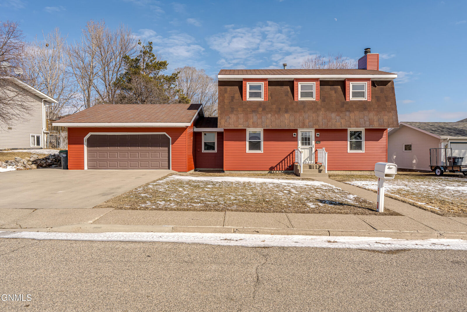 Property Photo:  704 Johns Drive  ND 58554 