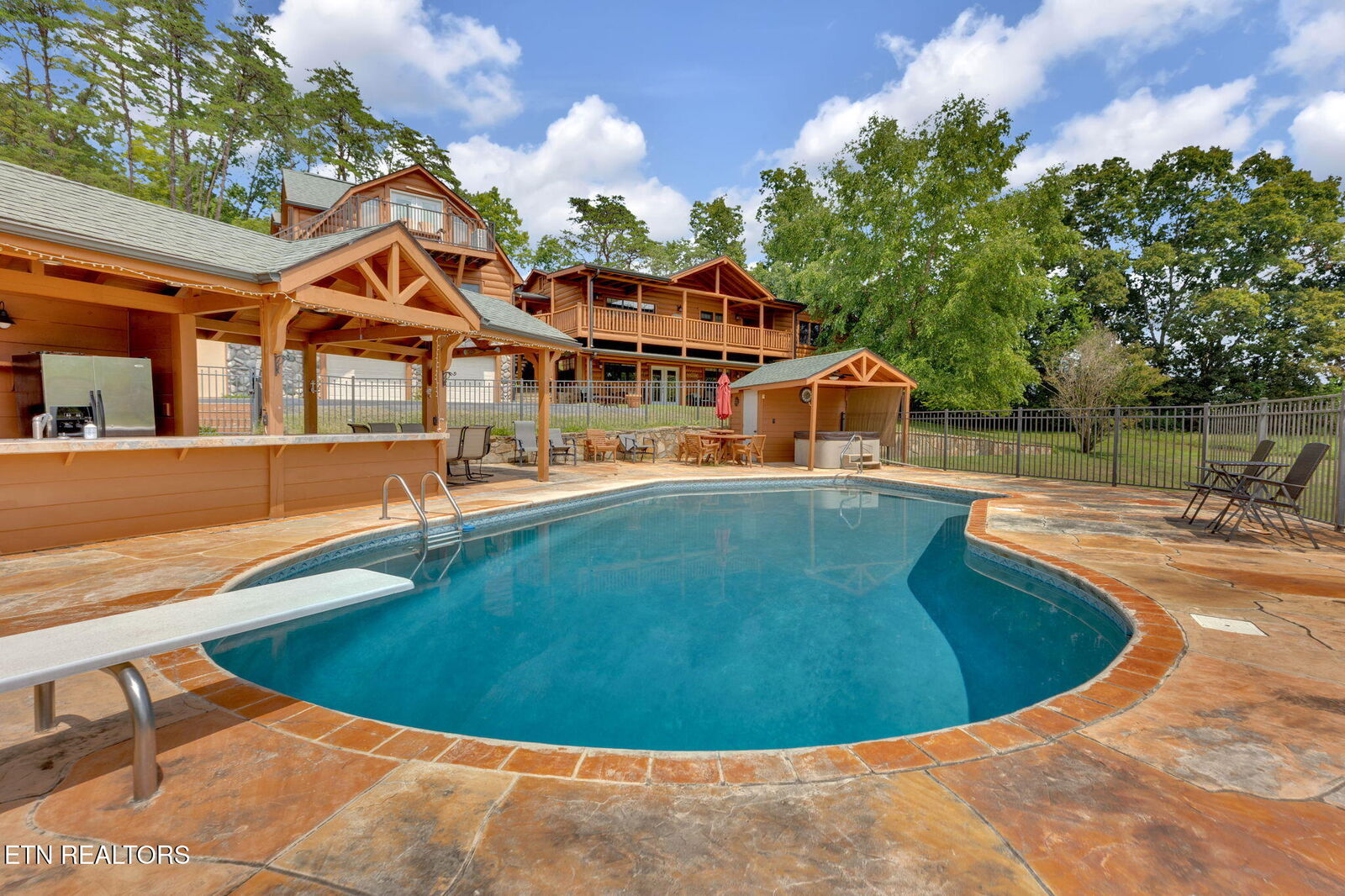 Property Photo: 2803 Mary Ridge Farm Rd TN 37862