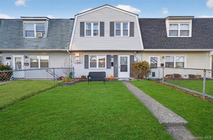Property Photo:  204 Country Club Drive  NY 12543 