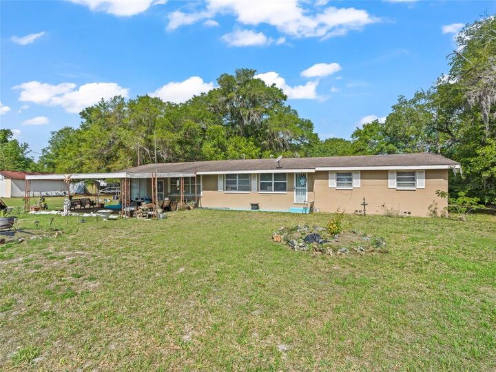 Property Photo:  1386 S US Highway 301  FL 33585 
