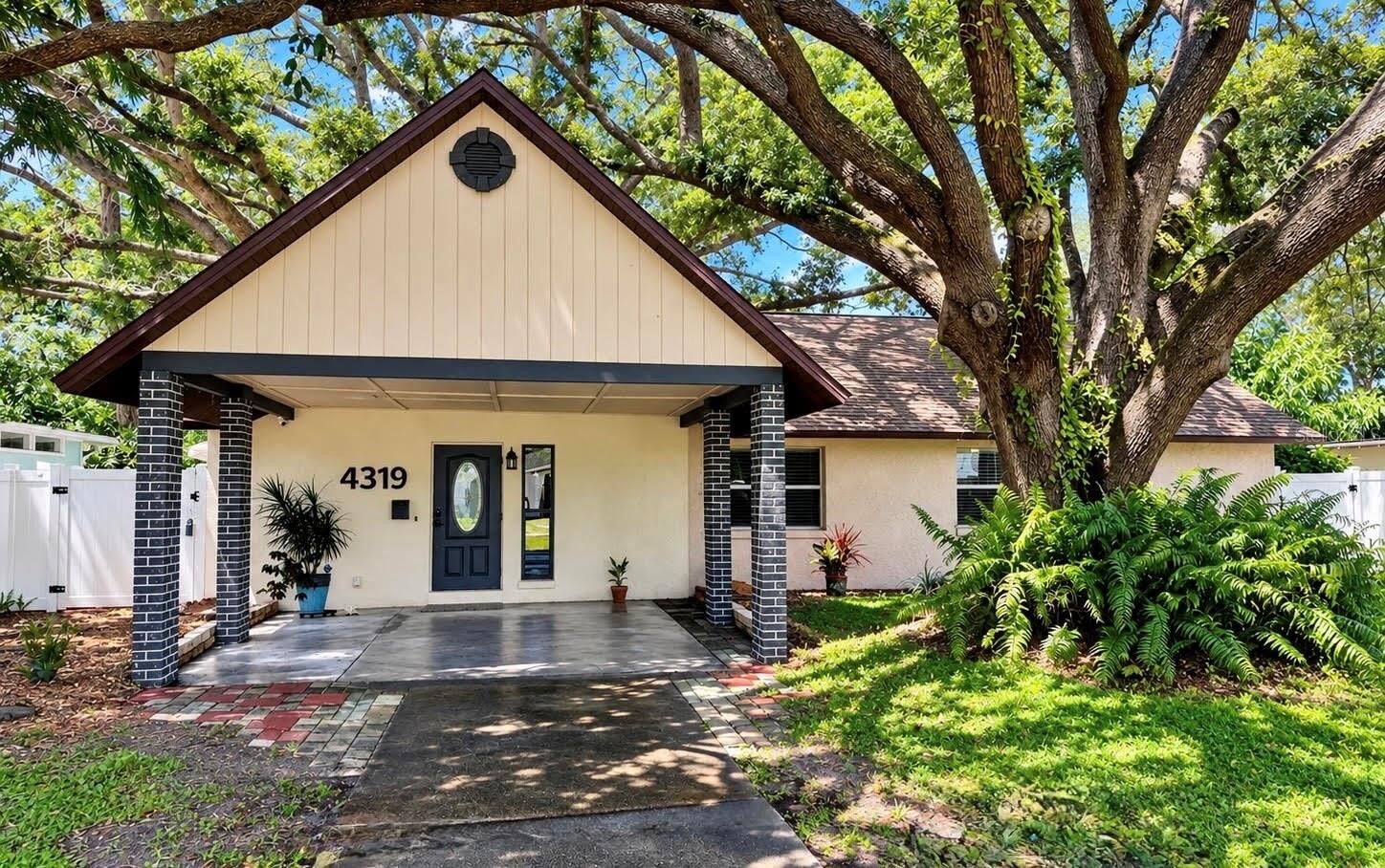 Property Photo:  4319 S Cameron Avenue  FL 33611 